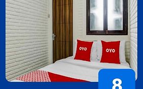 Super Oyo 90828 Ara Guest House